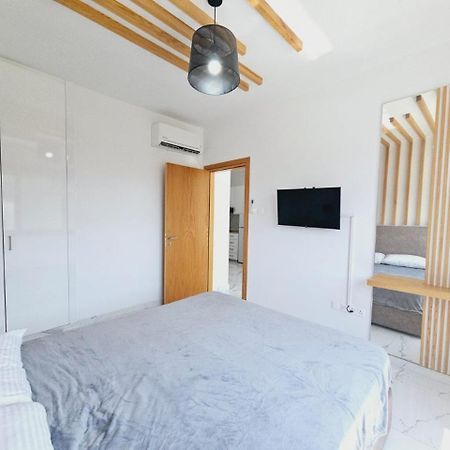 Sea Side Appartment In Kato Пафос Екстериор снимка