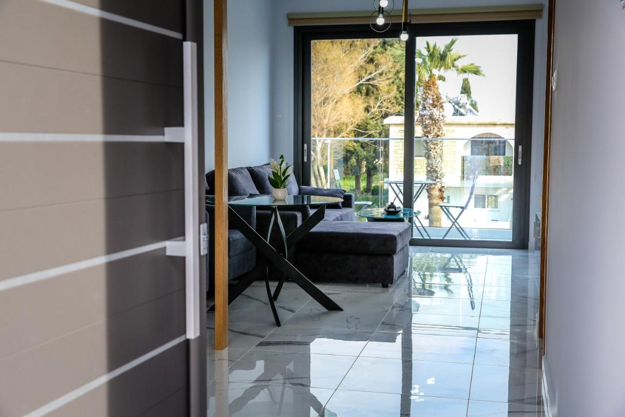 Sea Side Appartment In Kato Пафос Екстериор снимка