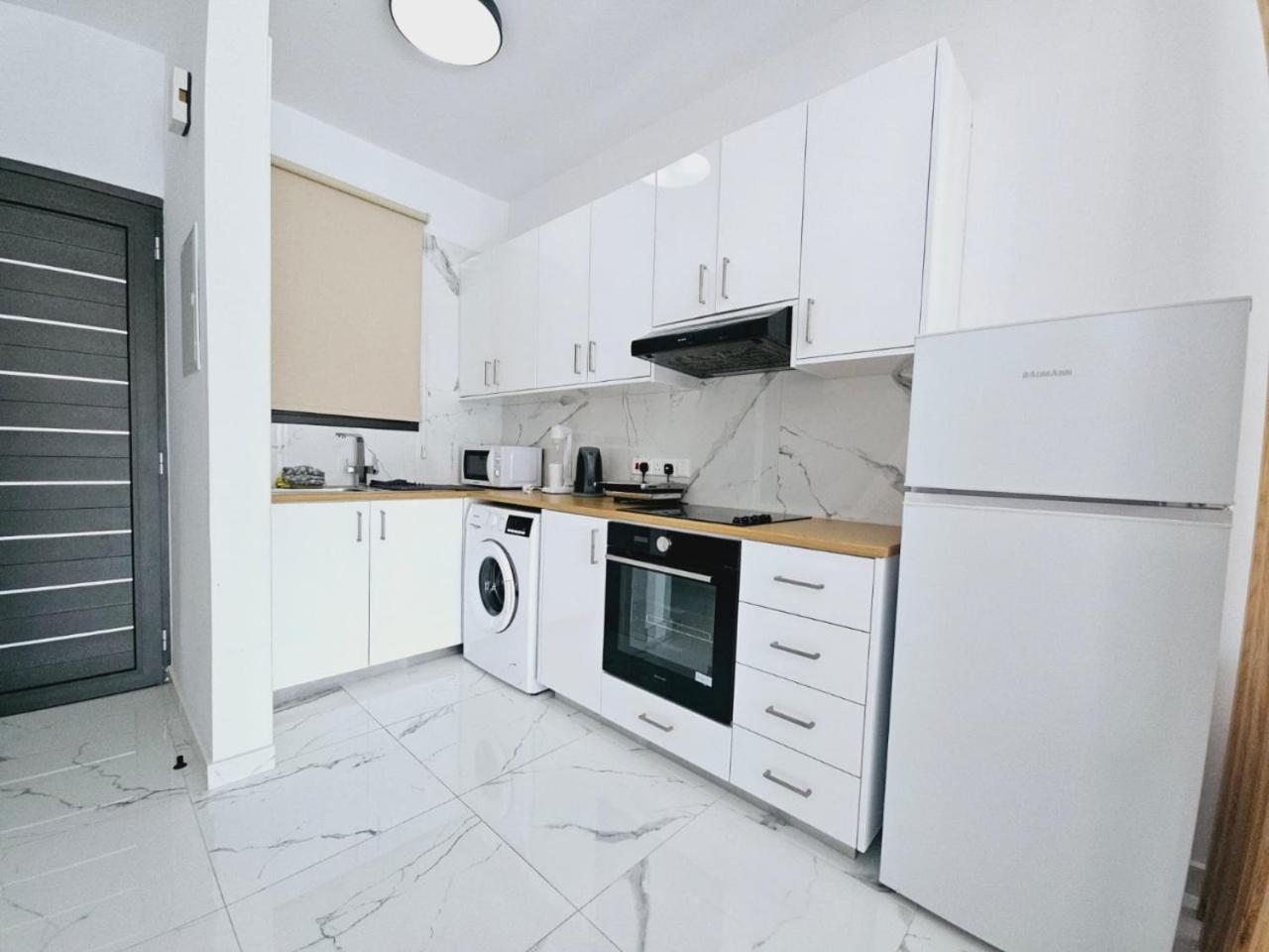 Sea Side Appartment In Kato Пафос Екстериор снимка